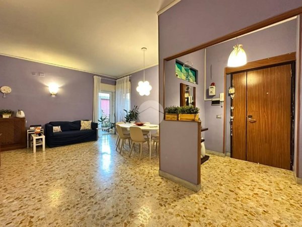 appartamento in vendita a Napoli in zona San Carlo all'Arena