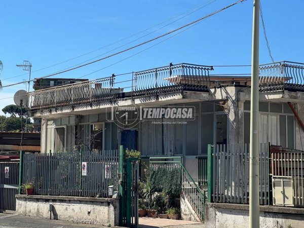 casa indipendente in vendita a Napoli in zona Pianura