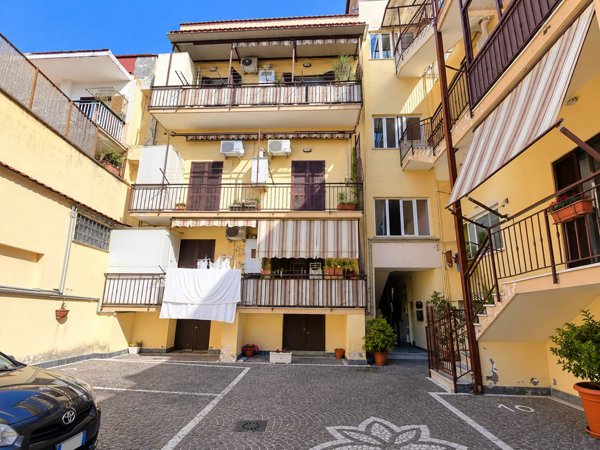 appartamento in vendita a Napoli in zona Secondigliano