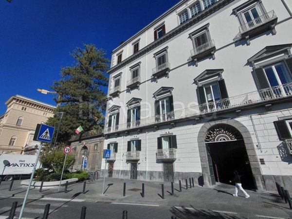appartamento in vendita a Napoli in zona Chiaia