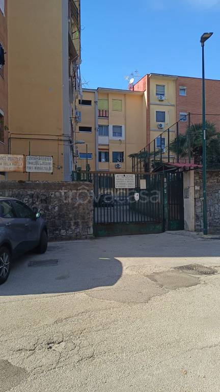 appartamento in vendita a Napoli in zona Scampia