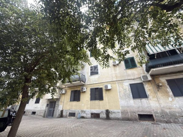 appartamento in vendita a Napoli in zona Barra