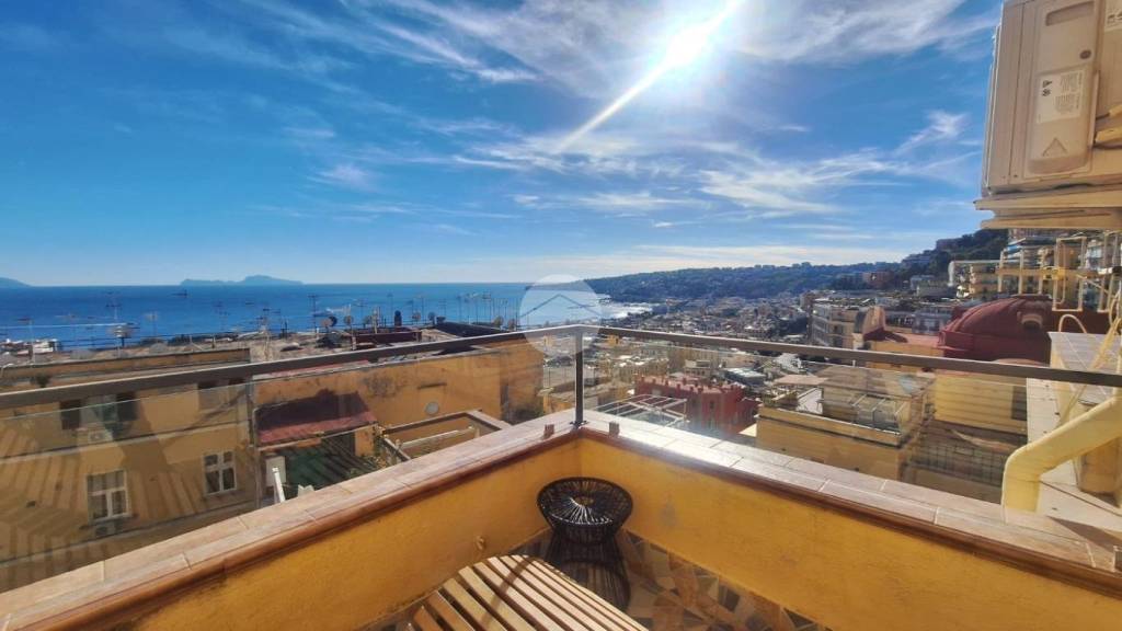 appartamento in vendita a Napoli in zona Chiaia