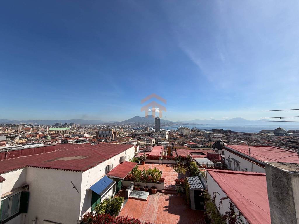 appartamento in vendita a Napoli in zona Chiaia