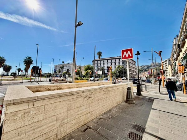 appartamento in vendita a Napoli in zona Chiaia