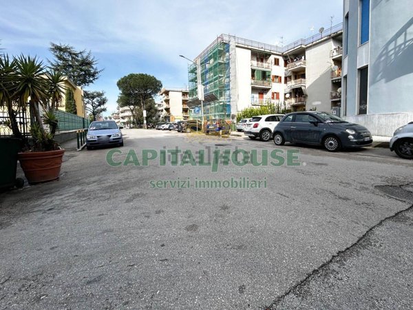 locale commerciale in vendita a Nola