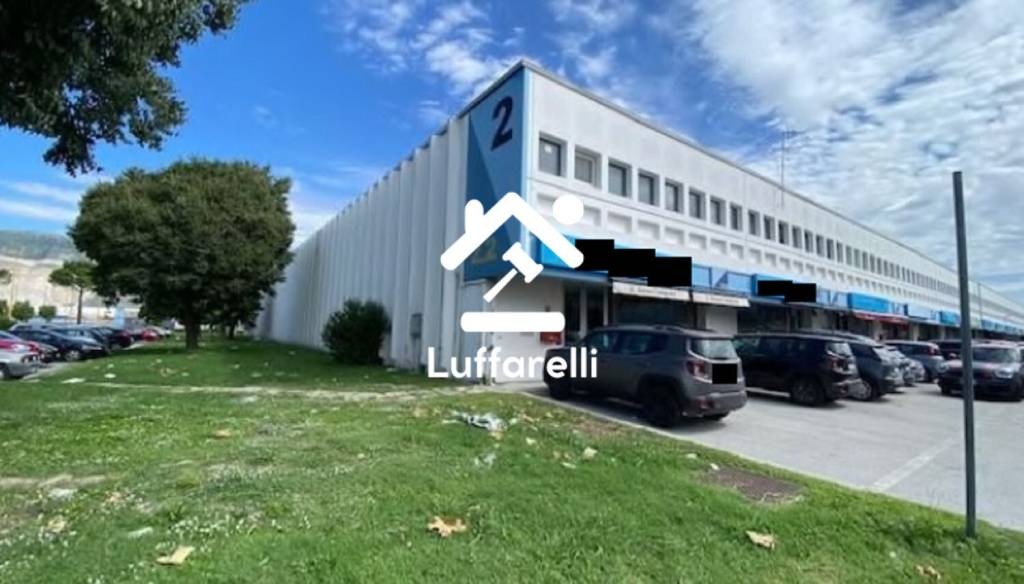 locale commerciale in vendita a Nola