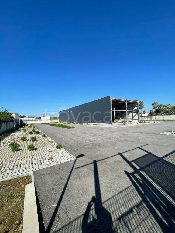 locale commerciale in vendita a Nola