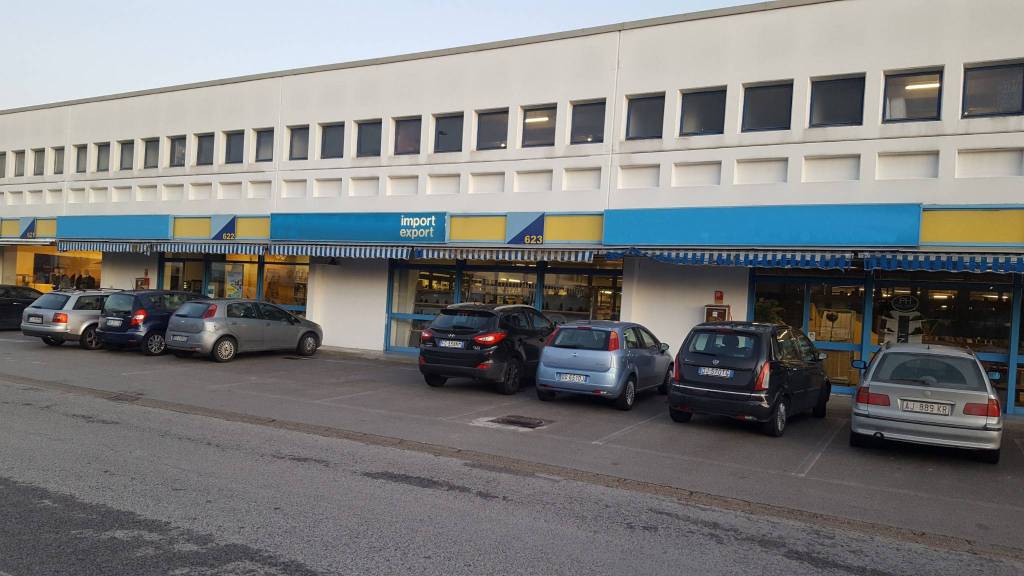 locale commerciale in vendita a Nola in zona Boscofangone