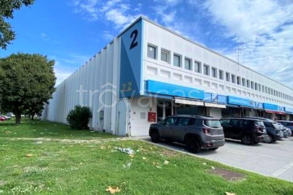 locale commerciale in vendita a Nola