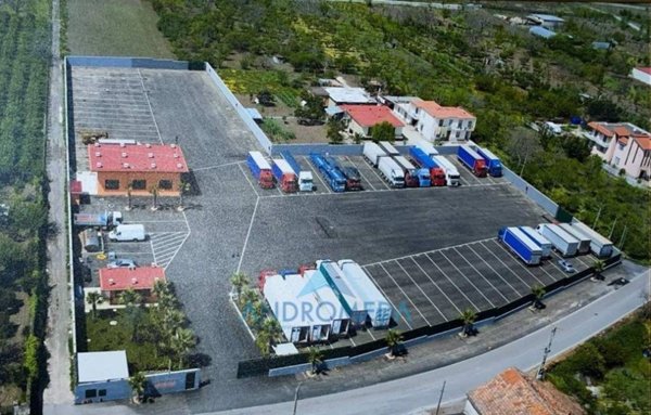 locale commerciale in vendita a Nola