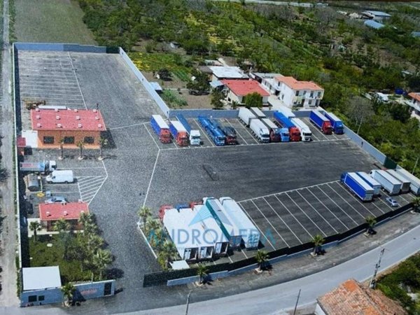 locale commerciale in vendita a Nola