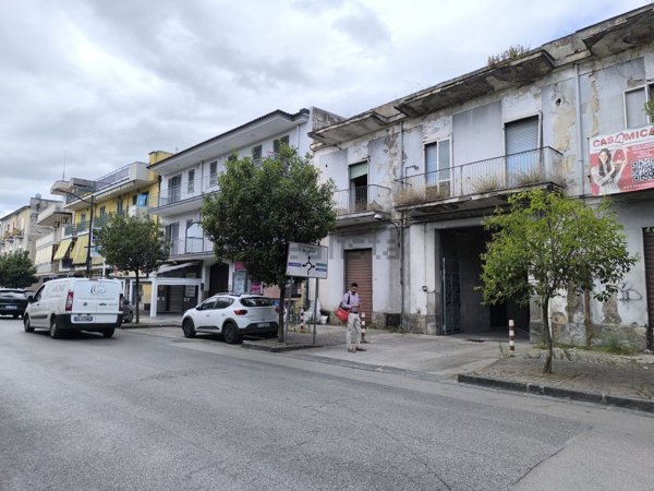 locale commerciale in vendita a Nola