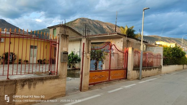 appartamento in vendita a Nola in zona Polvica