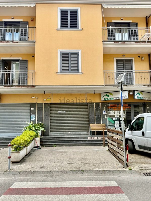 locale commerciale in vendita a Nola