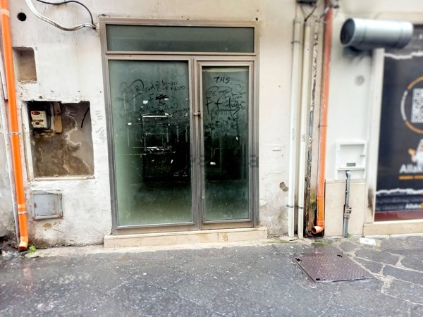 locale commerciale in vendita a Nola