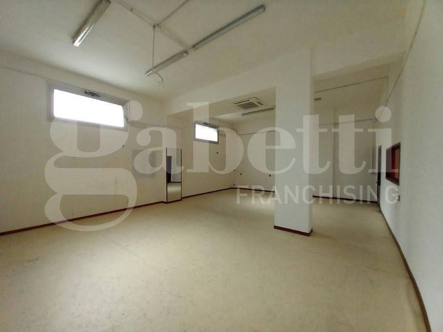 negozio in vendita a Nola