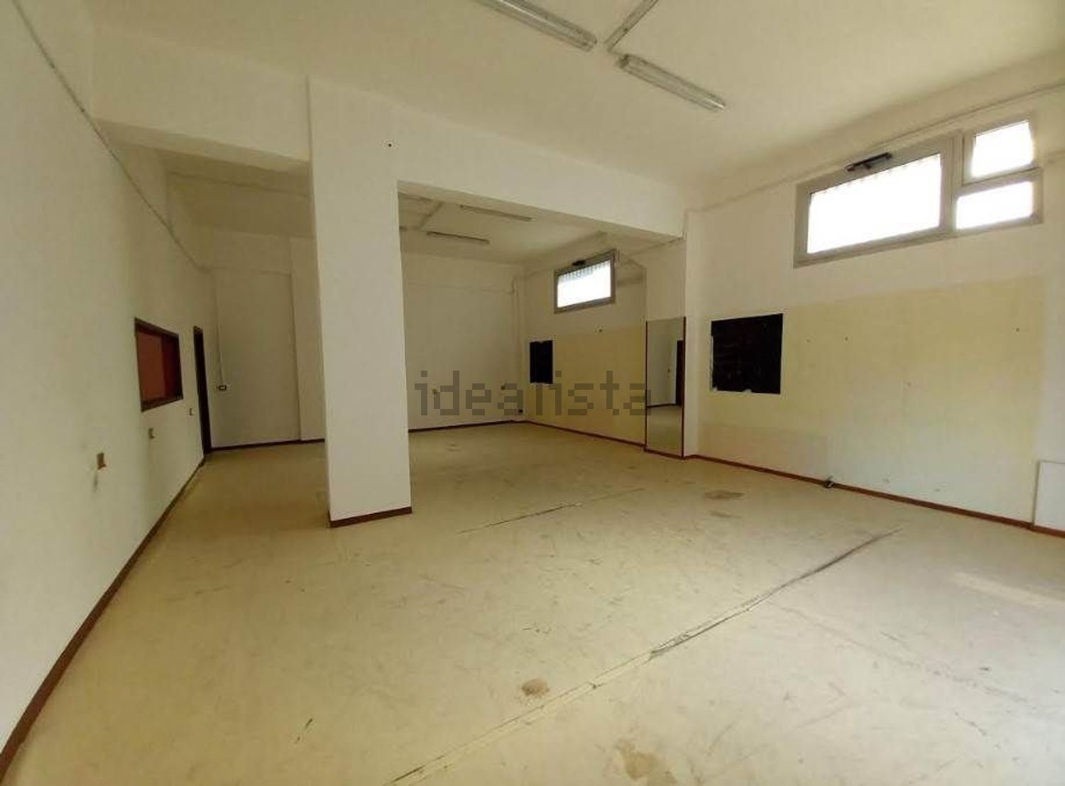 locale commerciale in vendita a Nola