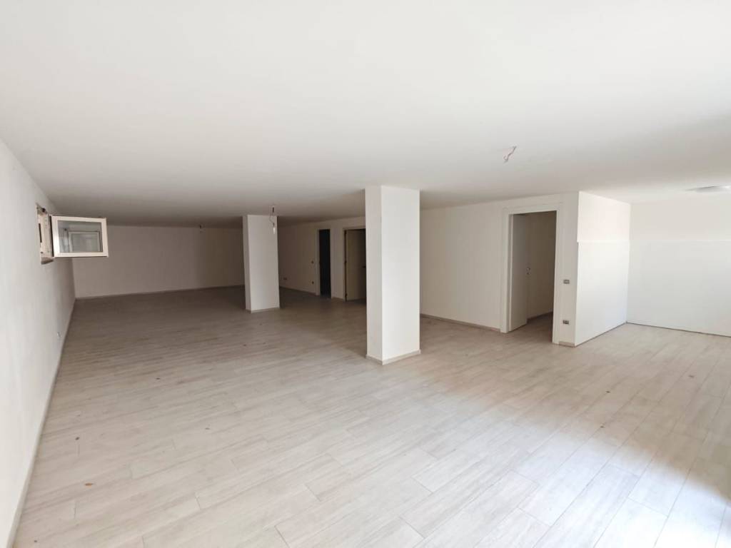 negozio in vendita a Nola