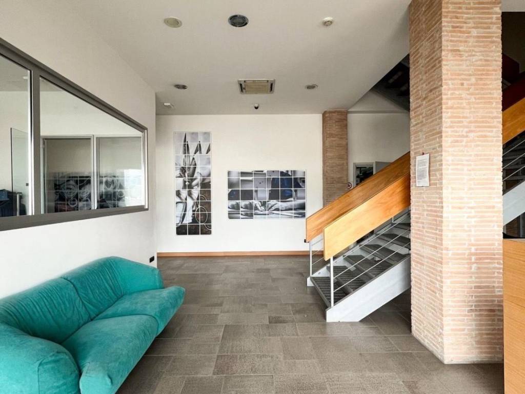 locale commerciale in vendita a Nola