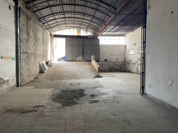 locale commerciale in vendita a Nola