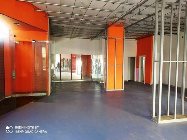 locale commerciale in vendita a Nola