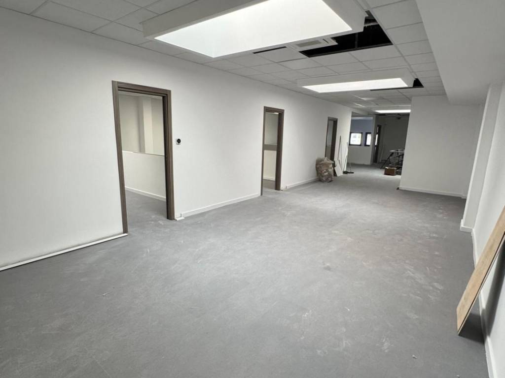 locale commerciale in vendita a Nola