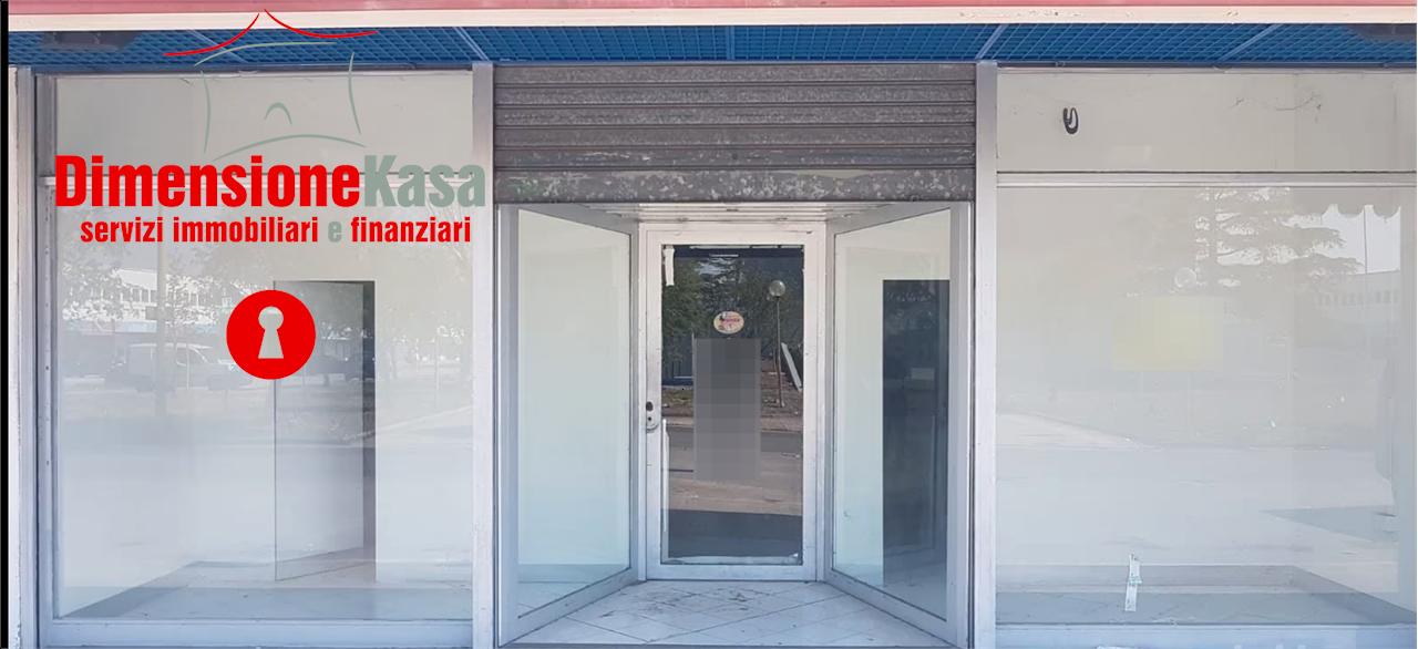 negozio in vendita a Nola in zona Boscofangone