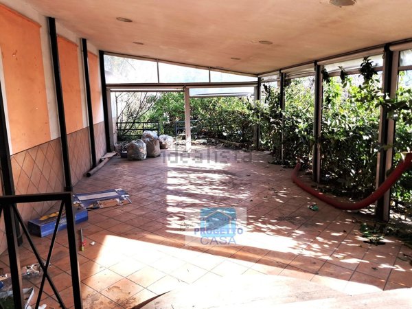 locale commerciale in vendita a Nola