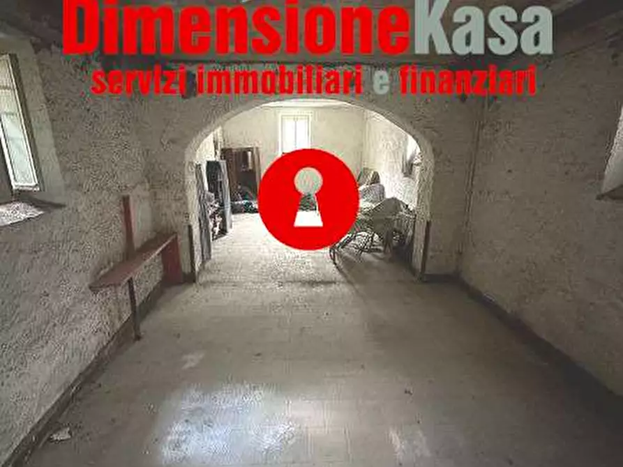 locale commerciale in vendita a Nola