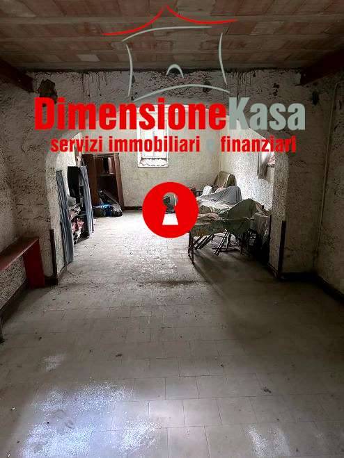 locale commerciale in vendita a Nola