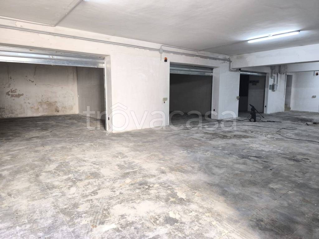 locale commerciale in vendita a Nola