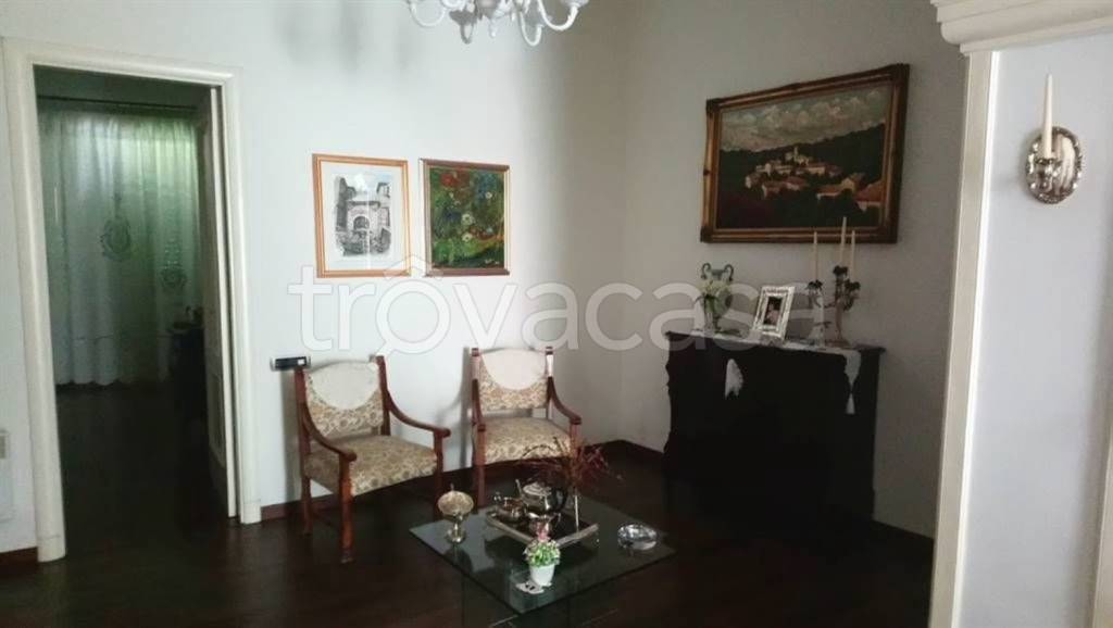 locale commerciale in vendita a Nola