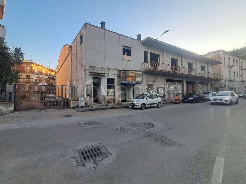 locale commerciale in vendita a Nola