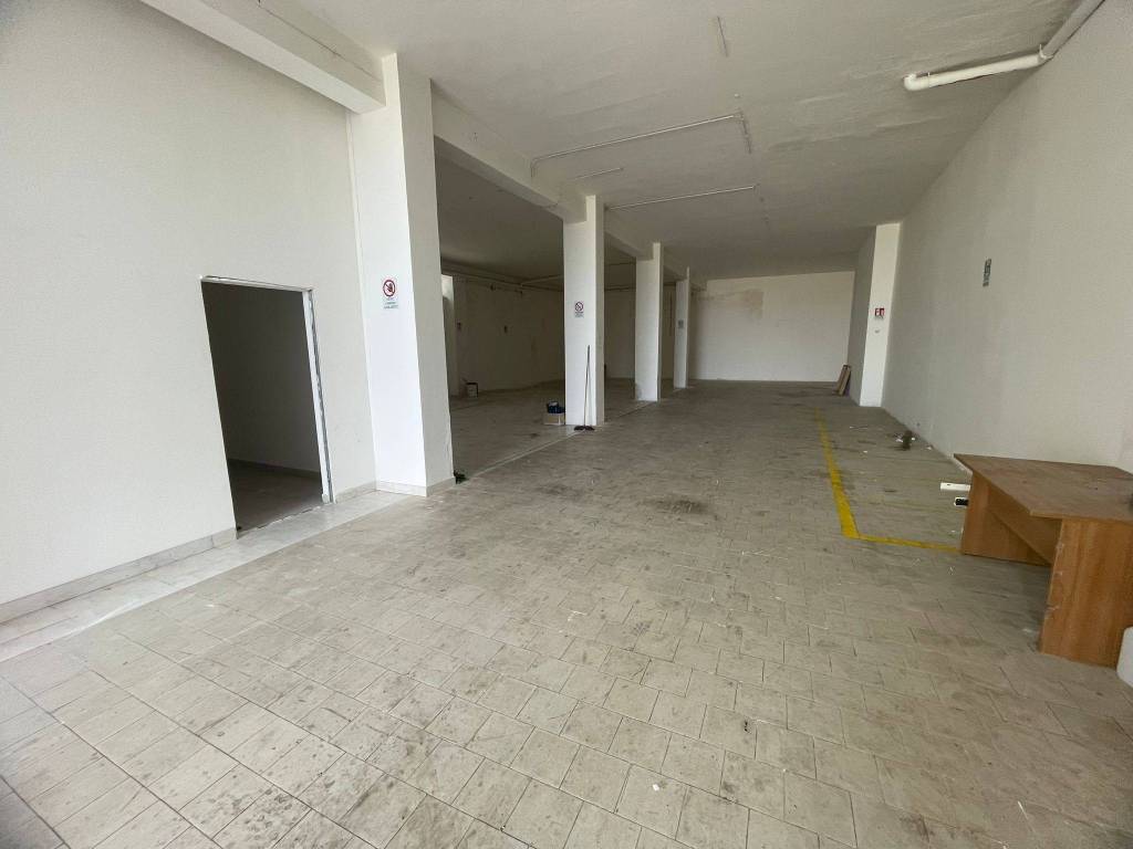 locale commerciale in vendita ad Ottaviano