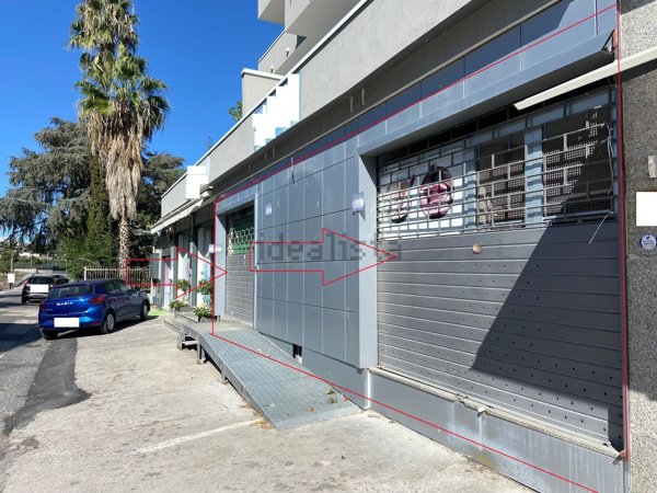 locale commerciale in vendita ad Ottaviano