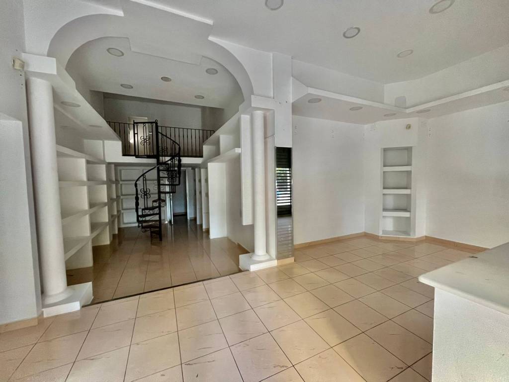 negozio in vendita ad Ottaviano