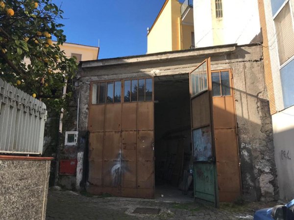 locale commerciale in vendita ad Ottaviano