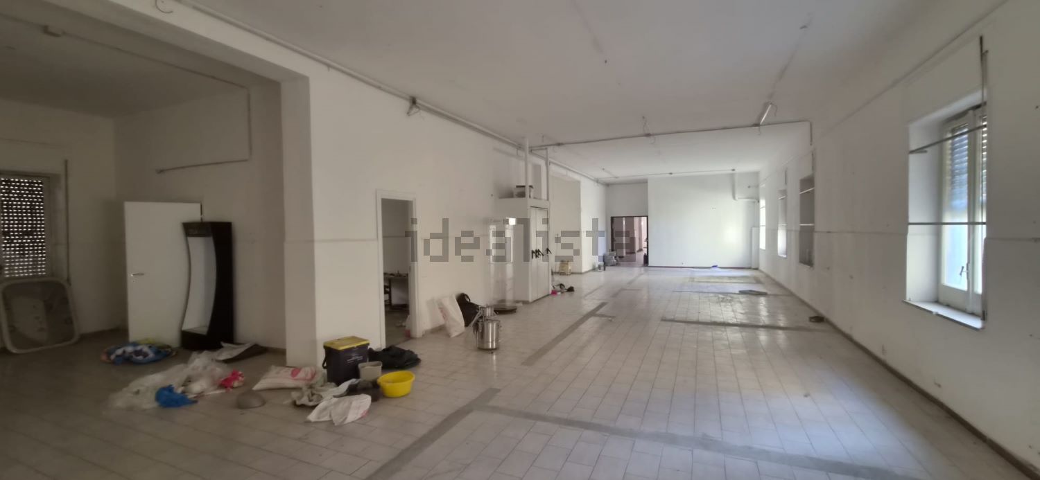 locale commerciale in vendita ad Ottaviano