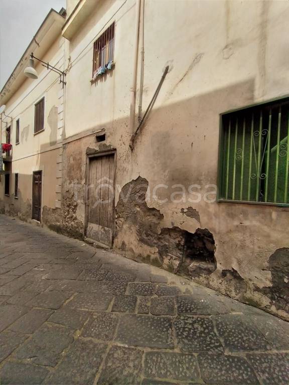 locale di sgombero in vendita a Palma Campania in zona Vico