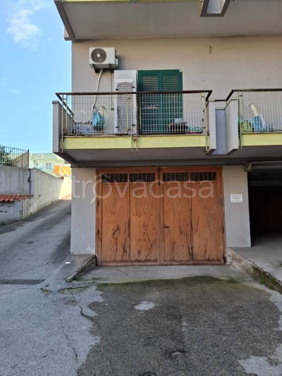 locale commerciale in vendita a Palma Campania in zona Vico
