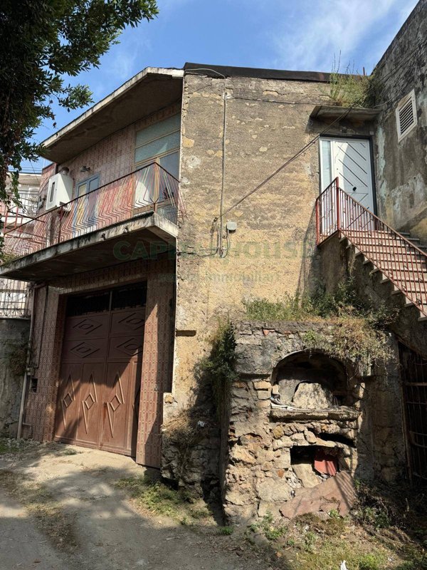 intera palazzina in vendita a Palma Campania in zona Vico