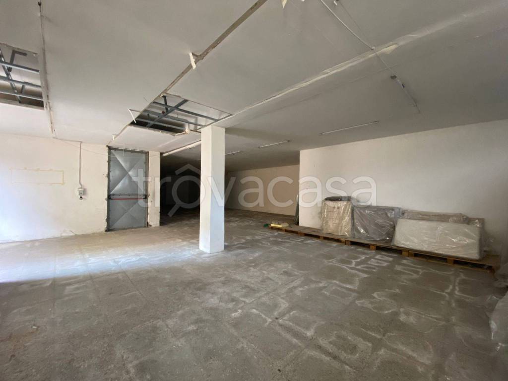 locale commerciale in vendita a Palma Campania in zona Vico