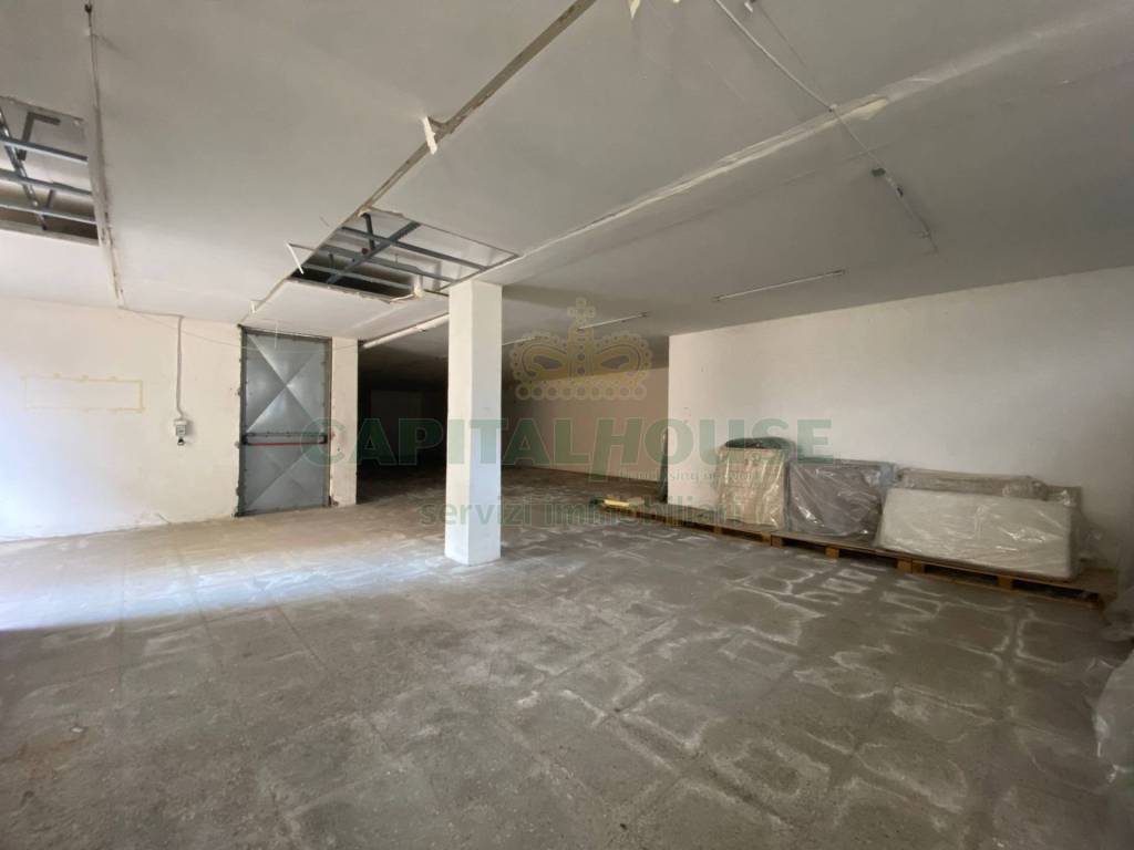 locale commerciale in vendita a Palma Campania in zona Vico