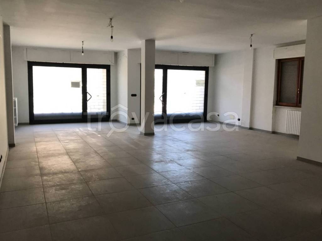 negozio in vendita a Palma Campania in zona Vico