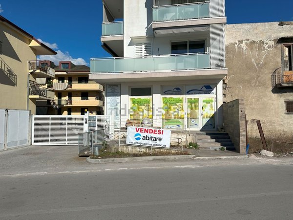 locale commerciale in vendita a Palma Campania
