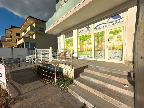 negozio in vendita a Palma Campania in zona Vico