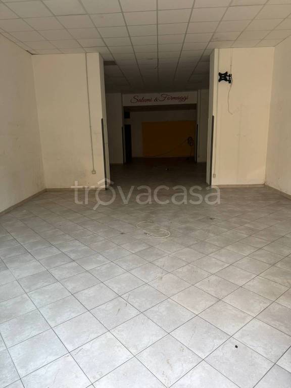 negozio in vendita a Palma Campania in zona Vico