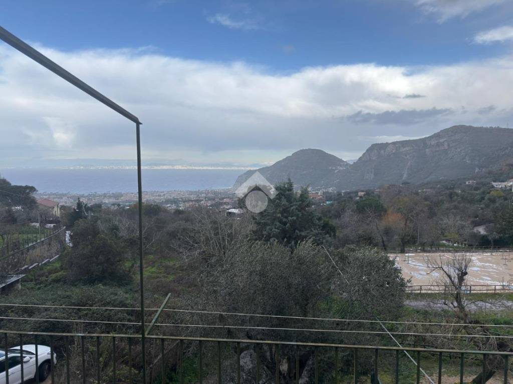 casa indipendente in vendita a Piano di Sorrento