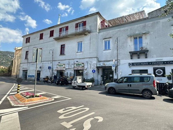 locale commerciale in vendita a Piano di Sorrento